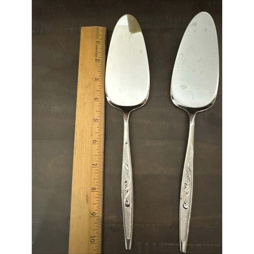 Carlton CAS1 Glossy Textured Stainless Flatware - Pie/Cake Server 10 1/8